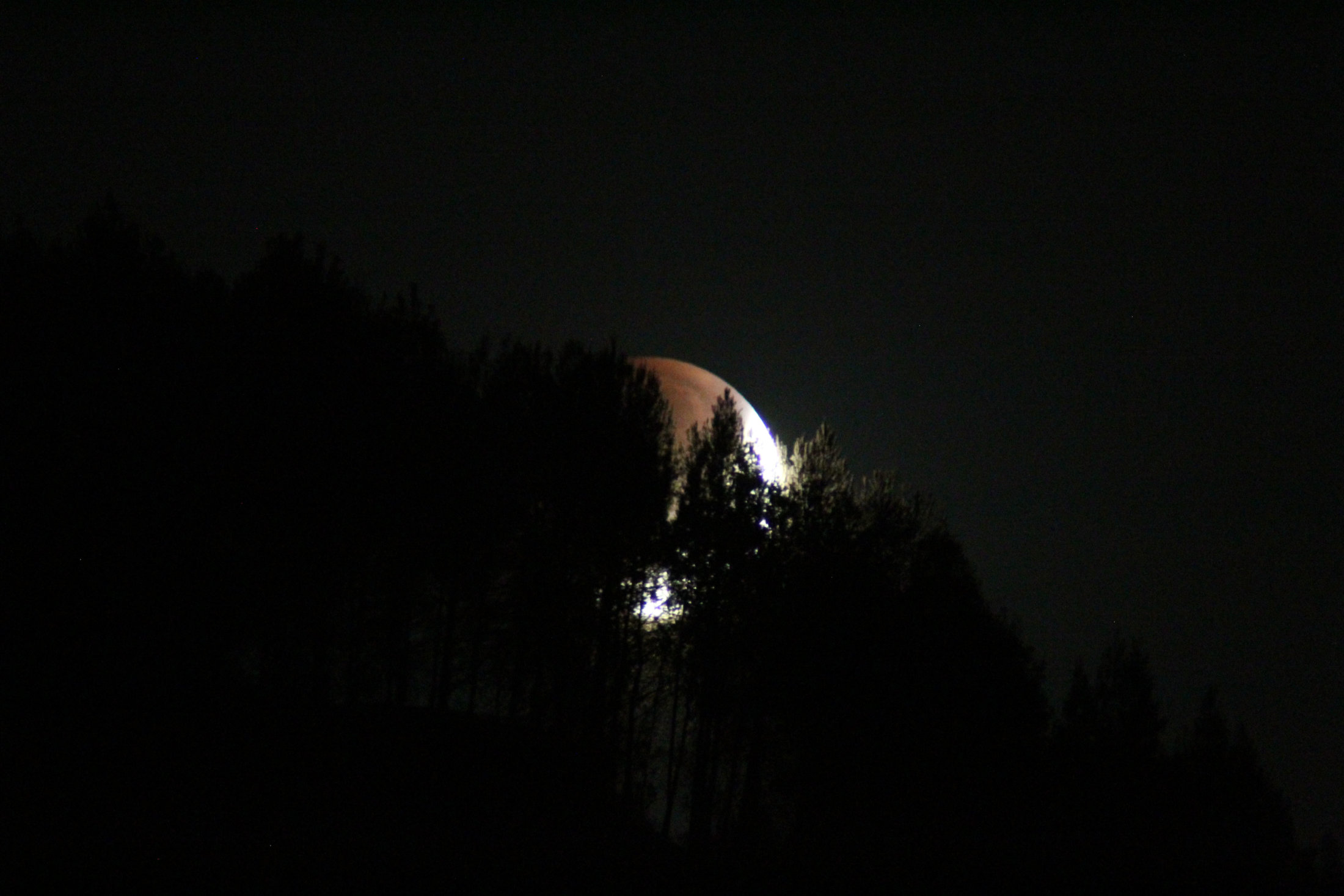 Lluna darrera la muntanya - Unai Canudas